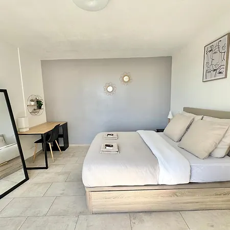 Appartamento Comfortable And Bright Renovated 4-room 5' Downtown